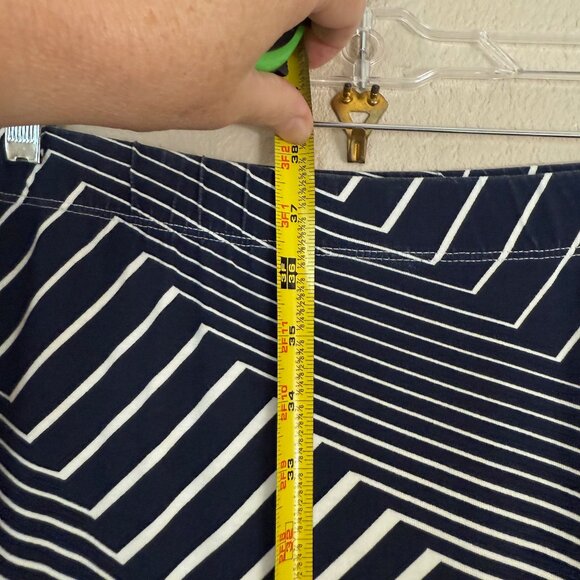 Chico’s Navy & White Stripe Swirl Skirt – Size 2 - Picture 7 of 11